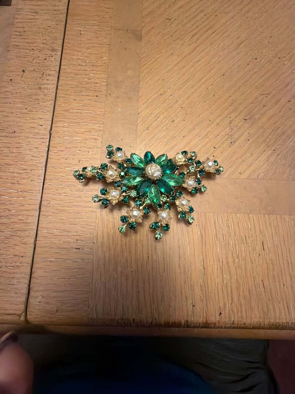 Vintage Judy Lee Large Green Rhinestones and Pearl Signed Brooch